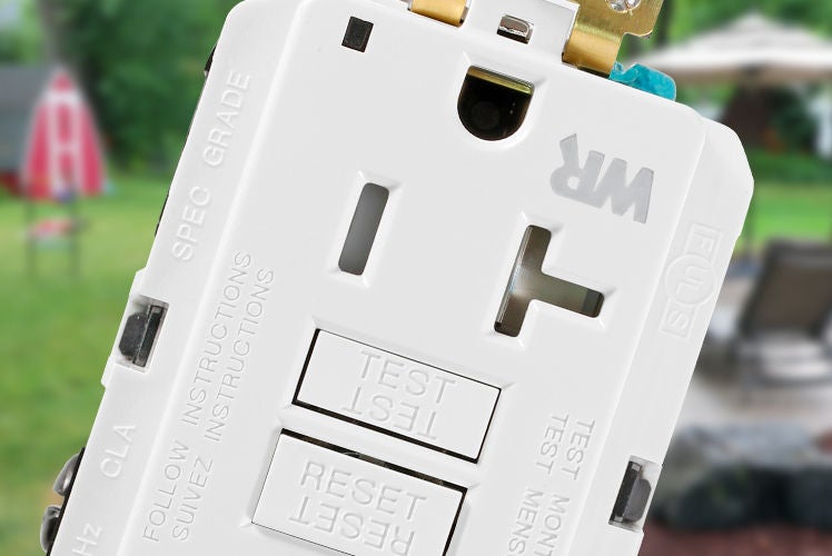 Prise à DDFT intempérisée au premier plan et arrière-plan