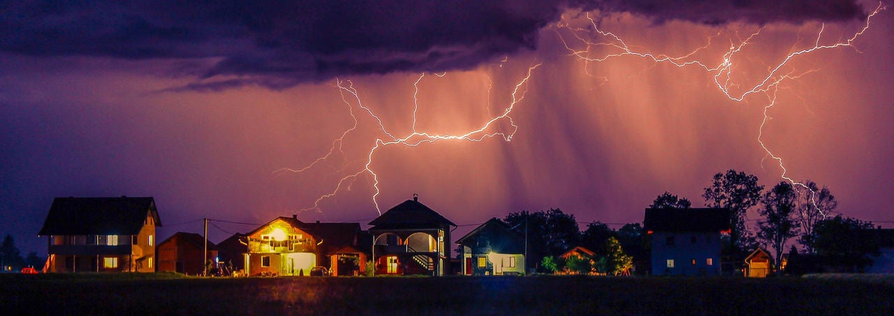 Orage sur le quartier résidentiel